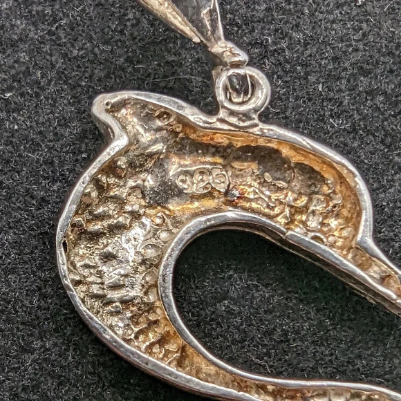 Vintage dolphin pendant - Picture 2 of 4